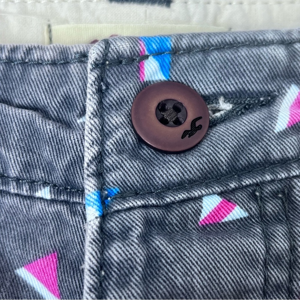 Hollister Men's 80's Allover Print 100% Cotton, Button Fly Shorts Size 34; Party - Picture 6 of 13